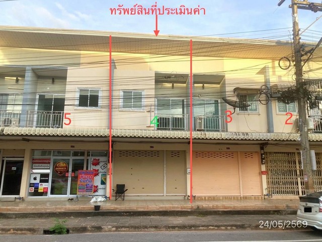 ขายอาคารพาณิชย์เมืองสุราษฎร์ธานี  ถนน วัตตจารีราษฎร์  ถนน วัตตจารีราษฎร์ ตำบล วัดประดู่ อำเภอ เมืองสุราษฎร์ธานี จังหวัด สุราษฎร์ธานี  ราคาโปรโมชั่น  2,016,000   บาท    ลดจาก  2,570,000    บาท ราคาโปรโมชั่นตั้งแต่วันที่ 1 เมษายน 2569 – 30 มิถุนายน 2569  รายละเอียดทรัพย์ -  เนื้อที่ 19.40 ตร.ว.   พื้นที่ใช้สอย 108.00 ตร.ม. -  2 ห้องนอน 3 ห้องน้ำ   -  1 ที่จอดรถ  -  บ้านหันไปทางทิศ ตะวันออก  พิกัดทรัพย์ : https://maps.app.goo.gl/BG