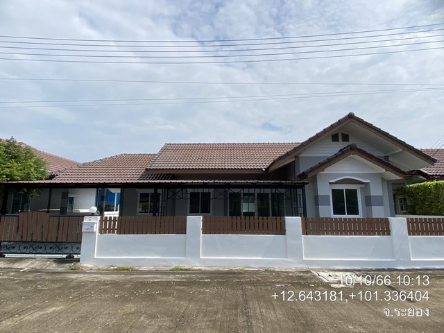 รหัสทรัพย์ (Code ID)  : PCH-02-0029  ราคา   1,800,000    บาท (ราคาลดพิเศษ) - เนื้อที่ 57.30 ตร.ว. - 3 ห้องนอน 2 ห้องน้ำ  - 1 ที่จอดรถ   บ้านหันไปทางทิศ   พิกัดทรัพย์ : https://maps.app.goo.gl/ovYDPYcgadi7cRVL6  สถานที่ใกล้เคียง   - ใกล้ตลาดกลางผลไม้ตะพง  - ใกล้วัดตะพงนอก   สอบถามเพิ่มเติม / นัดชม โทร. 097-419-5982(พลอย) โทร. 096-932-4624(ออมสิน) Line : @panaya (มี@ด้านหน้า)  ปรึกษาสินเชื่อฟรี One Stop Service ดูแลตั้งแต่ต้นจนจบบริษัท ปณยาคิดดี จำกัด