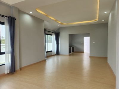ขายบ้านเดี่ยว โยเฮ้าส์ หัวทะเล โคราช | แปลงมุม 79.5 ตร.วา ใกล้สารสาสน์.TPI-3225.บ้านเดี่ยวชั้นเดียวแปลงมุม โครงการโยเฮ้าส์ หัวทะเล / Yo House เมืองนครราชสีมา ขนาดที่ดินใหญ่ 79.5 ตร.วา พื้นที่ใช้สอยประมาณ 120 ตร.ม. ฟังก์ชัน 3 ห้องนอน 2 ห้องน้ำ ตกแต่งสไตล์นอร์ดิก ภายในสวย โปร่ง อบอุ่น พร้อมพื้นที่สวนรอบบ้าน เหมาะกับครอบครัวที่ต้องการบ้านมีพื้นที่ ต่อเติมได้ ทำสวนได้ และมีมุมสำหรั