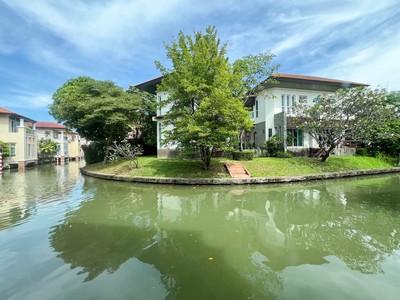 วิวโค้งน้ำสวยที่สุดในโซน ขายบ้านแกรนด์ คาแนล ดอนเมือง (Grand Canal Donmuang) ติดโค้งน้ำ บรรยากาศดีมาก.สามารถรับชมวิดิโอได้ที่ : https://youtube.com/shorts/pIVXOa2fhVY.สามารถรับชมภาพ 360 องศาทุกมุมมองได้ที่ : https://360tour.thaipropertyinvestor.net/en/embed/lwpExFyuam.ขายบ้านแกรนด์ คาแนล ดอนเมือง (Grand Canal Donmuang)ที่ตั้ง: ถนนเชิดวุฒากาศ แขวงสีกัน เขตดอนเมือง กรุงเทพมหานครแผนที่: https://maps.app.goo.gl/1u5VF3RbRzt3CLYN8.Highlight:✅ หลังบ้านเห็นวิวโค้งน้ำ จำลองจากเมืองเวนิซ อ�