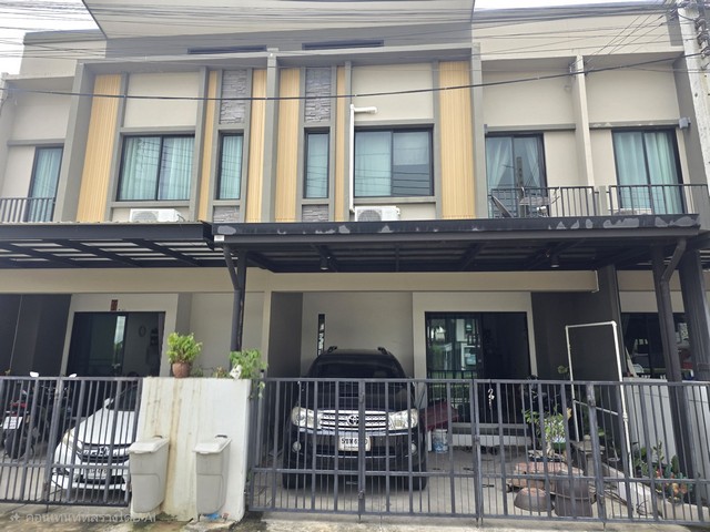 ให้เช่าทาวน์โฮม2ชั้น #บ้านเช่าราชพฤกษ์ 345 ปทุมธานี•22ตรว.•3ห้องนอน 2 ห้องน้ำ •1ห้องโถง •1ห้องครัว •แอร์ 2 ตัว  •เฟอร์นิเจอร์บางส่วน•จอดรถได้ 1 คันสิ่งอำนวยความสะดวกในโครงการ - พื้นที่สำหรับเด็ก - สระว่ายน้ำ - ฟิตเนส - สวนสาธารณะ - ระบบรักษาความปลอดภัย 24 ชม. พร้อมกล้อง CCT - สวนขนาดใหญ่ - สนามบาส สนามเด็กเล่น????โครงการทาวน์โฮม S GATE TOWN ราชพฤกษ์ 345 ตั้งอยู่ในซอยวัดลำโพ ตำบลลำโพ อำ
