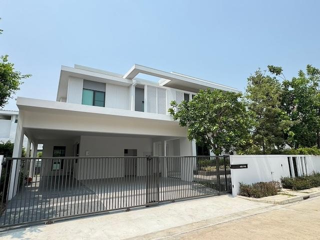 ให้เช่าบ้านเดี่ยวหรู มัณฑนา บางนา กม.15 ติดถนนบางนา-ตราด | Mantana Bangna KM 15(BH4205 )ติดต่อคุณบัว (Bua)โทร 093-646-4597LINE ID : Bua093ราคาเช่า 170,000 บาท/เดือนจากราคา 190,000 บาท/เดือนบ้านตัวอย่าง Elite Model แปลงมุมติดสวนส่วนกลาง ตกแต่งหรูพร้อมเฟอร์นิเจอร์ครบ เหมาะสำหรับครอบครัวผู้บริหาร ชาวต่างชาติ และครอบครัวนักเรียนนานาชาติ บนทำเลศักยภาพบางนา กม.15 ใกล้ Mega Bangna และสนามบินสุวรรณภูมิรายละเอียดทรัพย์* บ้านเดี