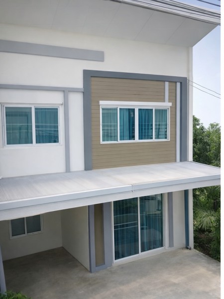 เหมาะสำหรับอยู่อาศัย หรือโฮมออฟฟิศ ใกล้ม.กรุงเทพ รังสิต 950 ม.พร้อมเฟอร์ฯ บงกช42-46 ทาวน์โฮม 2 ชั้นรังสิต-คลองสอง 3 นอน 2 น้ำ ขนาด 18 ตร.ว. 144 ตร.ม.  ทำเลรังสิต-นครนายก เดินทางสะดวก บรรยากาศเงียบสงบ ใกล้ตลาดพระรูปคลอง 2 950 ม.โรงพยาบาล รถไฟฟ้า และแหล่งไลฟ์สไตล์หลายแห่ง ให้เช่า 6,999 บาท/เดือนFuture Park Rangsit, 2.8 km. Near Bangkok University Rangsit 950 m. Bongkoch 42-46 Two-story townhome for rent in Rangsit Khlong 2 with 3 bed 2 bath 18 sq.wa.144 sq.m. Partially furnished in a quiet location ideal for residence or home office. Close 