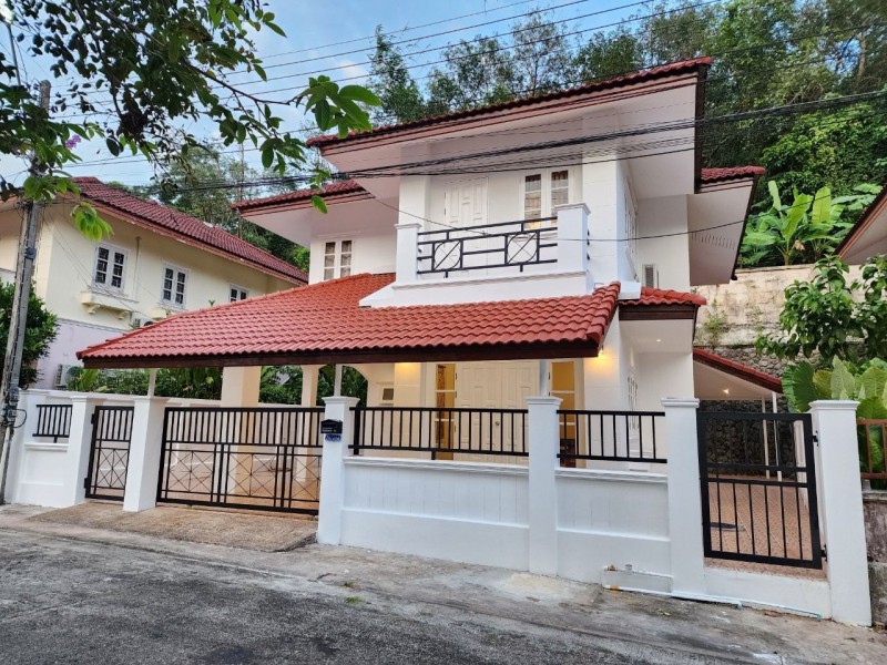 บ้านเดี่ยว ภูเก็ต 3-4นอน 7-11 กิ่งแก้วอุทิศ ถ.ร่วมพัฒนา-รัษฎานุสรณ์ 4 น้ำ ใกล้รพ.มิชชัน 900 ม. พร้อมเฟอร์ฯ และเครื่องใช้ไฟฟ้าครบ บรรยากาศเงียบสงบ เหมาะสำหรับอยู่อาศัย และชาวต่างชาติ ใกล้ย่านเมืองเก่า ห้างไลม์ไลท์อเวนิว 900 ม. สถานศึกษา โรงพยาบาล และแหล่งไลฟ์สไตล์ครบครัน เดินทางสะดวก 39,998บาท / เดือนDetached house Phuket Town 3-4bed 7-11 Kingkaew Uthit Ruam Phatthana-Ratsadanusorn Rd. 4bath 900 m. from Mission Hospital Fully furnished with electrical appliances Quiet surroundings ideal for familie