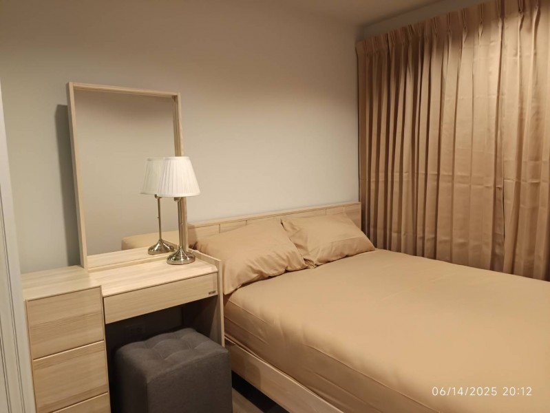 รหัสทรัพย์ : CR6907-R2001คอนโด รีเจ้นท์โฮม บางนา / Regent Home Bangnaรายละเอียดห้อง- ขนาด 28 ตร.ม.- 1 ห้องนอน 1 ห้องน้ำ - ตึก D ชั้น 7เฟอร์นิเจอร์- เตียงนอนพร้อมที่นอน- ตู้เสื้อ- โซฟา- ชั้นวาง ทีวี- โต๊ะทานอาหารเครื่องใช้ไฟฟ้า - ทีวี- แอร์ - ตู้เย็น- ไมโครเวฟค่าเช่า 10,000 บาท/เดือน- ชำระค่ามัดจำ 2 เดือน- ชำระค่าเช่าล่วงหน้า 1 เดือน- ระยะเวลาสัญญาขั้นต่ำ 1 ปี_ _ _ _ _ _ _ _ _ _ _ _ _ _ _ _ _ _ _ _ _ _จุดเด่น- ใกล้รถไฟฟ้า BTS สถานีบาง�
