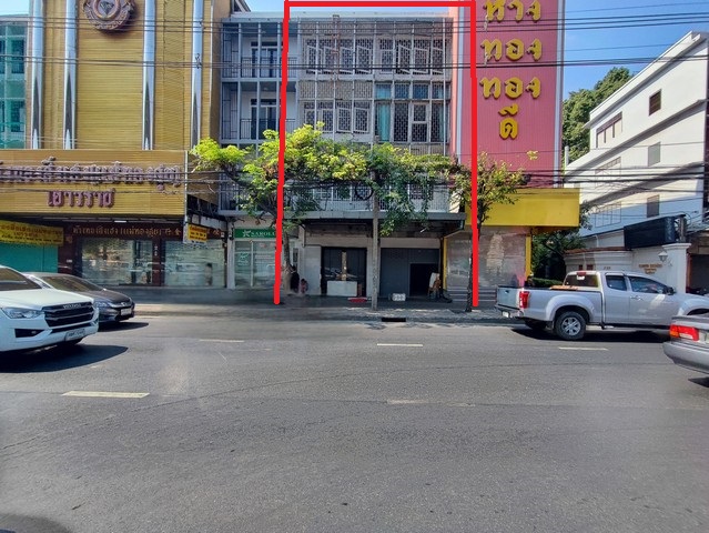 ขายตึกอาคารพาณิชย์พหลโยธิน ใกล้รถไฟฟ้าสะพานใหม่ ตึกตลาดยิ่งเจริญ 4 ชั้น 2 คูหา  รายละเอียด :VDO Youtube : https://youtu.be/Ouaa3MYHEDQ?si=vpf7Jp5nvVZxWcdiรูปเพิ่มเติม : https://bit.ly/3Vf1XMgติดต่อ พี่เปี๊ยก Tel: 099-494-6599 ขายตึกอาคารพาณิชย์พลโยธิน ใกล้รถไฟฟ้า 300 เมตร ตลาดยิ่งเจริญ โครงการสร้างตึกแข็งแรงอยู่ในทำเลตลาด ร้านทอง ธนาคาร เหมาะสำหรับกิจการค้าขาย ร้านทอง สปา คลินิกเสริมความงาม คลินิกทันตกรรม ตัวตึกโครงสร้า�