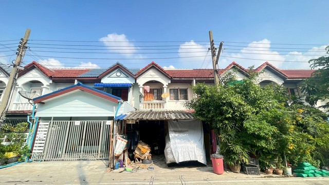 ขายบ้านหลังแรก ราคาเบาๆ พร้อมอยู่!ขายทาวน์เฮ้าส์ 2 ชั้น หมู่บ้านจิตรัตนา บางบัวทอง - สุพรรณบุรี จ.นนทบุรีราคาเพียง 1,200,000 บาทเท่านั้น!หากคุณกำลังมองหา บ้านหลังแรก ในราคาจับต้องได้ เป็นของตัวเอง ไม่ต้องเช่าอีกต่อไป ‼เราขอเสนอทาวน์เฮ้าส์ 2 ชั้น สภาพดี ทำเลใกล้เมือง เดินทางสะดวก ในราคาที่คนทั่วไปเอื้อมถึงได้** ทำเล : หมู่บ้านจิตรัตนา ถนนบางบัวทอง-สุพรรณบุรี ต.ละ�