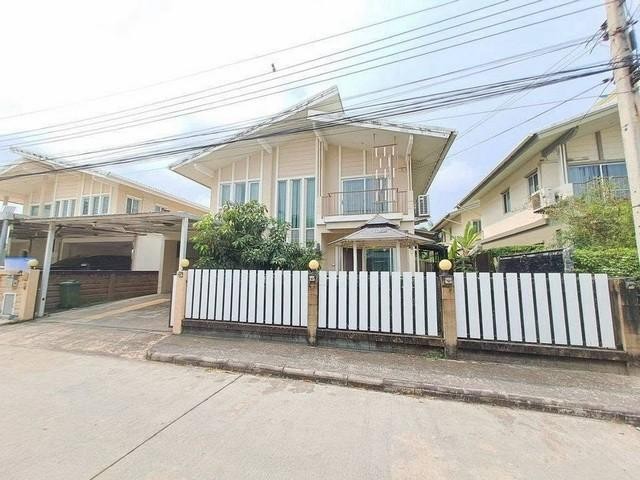 ให้เช่า - ขาย บ้านเดี่ยว 2 ชั้น 54 ตรว. 4 ห้องนอน พฤกษาปูริ ชานบัว บางนา กม.5 ฝั่งเดียวกับ Mega Bangnaติดต่อ:: ชยา โทร/ID Line:: 0942823961Link Line:: https://line.me/ti/p/3xFA1An8Kcรหัส # T26-875บ้านเดี่ยว 2 ชั้น พื้นที่กว้าง ตกแต่งสวย พร้อมเฟอร์นิเจอร์และเครื่องใช้ไฟฟ้าครบ• พื้นที่กว้าง ตกแต่งสวย พร้อมเฟอร์นิเจอร์และเครื่องใช้ไฟฟ้าครบ• ที่ดิน 54 ตร.ว.• พื้นที่ใช้สอย 180 ตร.ม.• 4 ห้องนอน• 4 ห้องน้ำ• 1 ห้องเก็บของ• ครัวต่อเติม�
