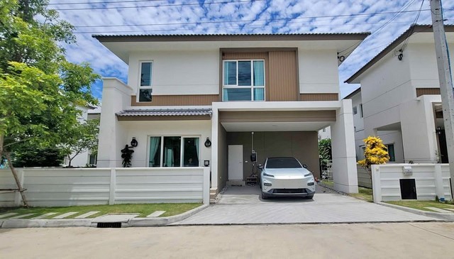 RHT2662ให้เช่าบ้านเดี่ยว หมู่บ้านโมเดนราชพฤกษ์ 345  ใกล้Robinson Lifestyle ราชพฤกษ์, Central Westgate, Lotus’s North ราชพฤกษ์, รร.สารสาสน์วิเทศบางบัวทอง  นานาชาติ SISB นนทบุรี  และ  นานาชาติเด่นหล้าราชพฤกษ์  เนื้อที่  55.7ตร.วา.  ขนาด 210 ตร.ม. 4 ห้องนอน 4 ห้องน้ำสนใจติดต่อคุณเจี๊ยบ 092-851-6969Line : keti2522ราคาเช่า 35,000/เดือน(ฟรีดูแลตัดหญ้าให้เดือนละครั้ง) ถนน โยธาธิการ นนทบุรี 2029 ตำบล ลำโพ อำเภอบางบัวทอง นนทบุรี 11110 เป็นบ้านดีไซ