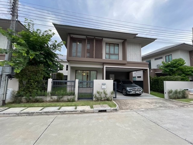 BH4237 ให้เช่าบ้านเดี่ยวหรู บุราสิริ กรุงเทพกรีฑา บ้านใหม่เฟอร์นิเจอร์ครบ พร้อมเข้าอยู่ ใกล้ Brighton College และ Wellington Collegeติดต่อ Agent คุณบัว (Bua)Tel: 093-646-4597&nbsp;LINE ID: Bua093ค่าเช่า 120,000 บาทต่อเดือนให้เช่าบ้านเดี่ยวหรู โครงการบุราสิริ กรุงเทพกรีฑา บ้านใหม่ตกแต่งสไตล์ Modern Luxury พร้อมเฟอร์นิเจอร์และเครื่องใช้ไฟฟ้าครบครัน เข้าอยู่ได้ทันที เหมาะสำหรับครอบครัว ผู้บริหาร และชาวต่างชาติ ทำเลศักยภา�