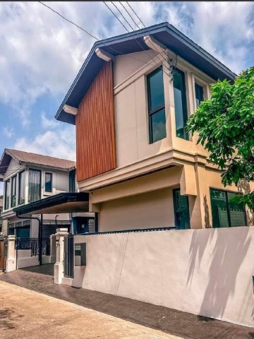ให้เช่าบ้านเดี่ยว 2 ชั้น 60 ตรว. 3 ห้องนอน โครงการบ้านสวนปริญสิริ ซอยโยธินพัฒนา 3 ใกล้เลียบด่วน ตกแต่งใหม่ พร้อมเข้าอยู่ติดต่อ:: ชยา โทร/ID Line:: 0942823961Link Line:: https://line.me/ti/p/3xFA1An8Kcรหัส# T26-889บ้านเดี่ยว 2 ชั้น โครงการบ้านสวนปริญสิริ เอกมัย–รามอินทรา (โยธินพัฒนา 3)ตกแต่งใหม่ พร้อมเข้าอยู่• เนื้อที่ 60 ตร.วา• พื้นที่ใช้สอยประมาณ 250 ตร.ม.• 3 ห้องนอน• 3 ห้องน้ำ• ห้องทำงาน/ห้องอเนกประสงค์ขนาดใหญ่ ชั�