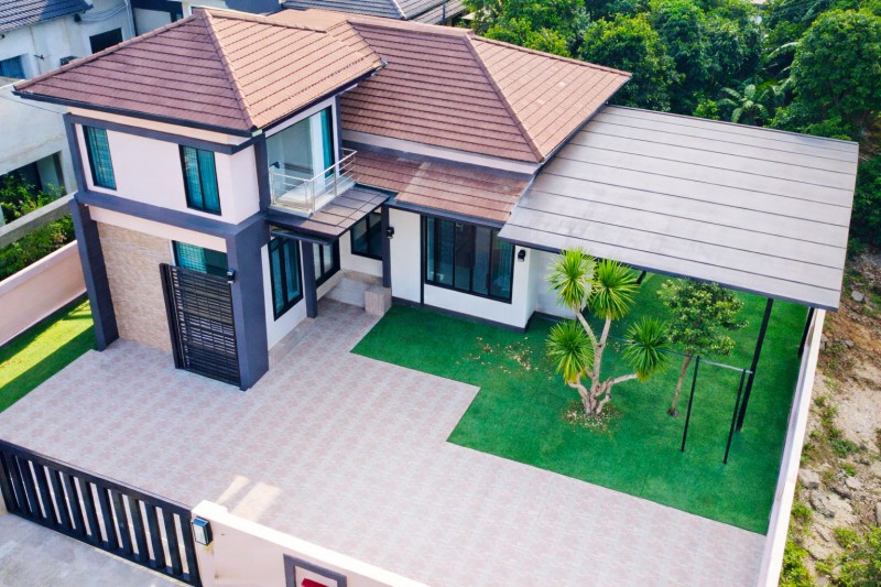Do home โลตัส มาบตาพุด 3.20กม. 3นอน 3น้ำ คฤหาสน์ 2 ชั้น ทับมา พร้อมโรงจอดรถพิเศษ 96 ตร.ว. พื้นที่ใช้สอย 300 ตร.ม. ใกล้ BEYOND Badminton สนามแบดมินตัน 850 ม. และ Zero Stress Cafe & Garden 900 ม.Do Home Lotus Ta Phut 3.20km. 3Beds 3Baths 2-Story Mansion with special garage 96sq.wah 300sqm near BEYOND Badminton 850 m. and Zero Stress Cafe & Garden 900 m.AH123สุขุมวิท-36 ตำบลทับมา อำเภอเมือง จังหวัดระยองขนาด 96 ตร.วา พื้นที่ใช้สอย 300 ตร.ม.Size 96 sq.wah with 300 sqm usable areaรายละเอียดคฤหาสน์ 2 ชั้น สวยหรูทันสมัย พร้อมโรงจอดรถพิเศษ พื้นที่ใช้ส