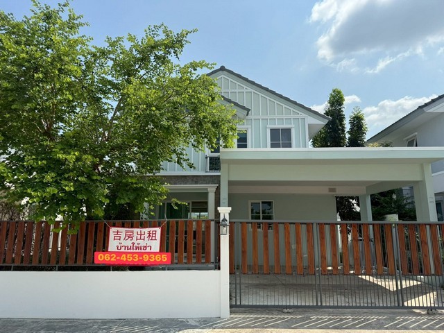 LV53564 ให้เช่า บ้านเดี่ยว 2 ชั้น วิลลาจจิโอ 2 ศรีนครินทร์-บางนา Villaggio 2 Srinakarin-Bangnaราคาเช่า : 65,000 บาท/เดือน (สัญญาขั้นต่ำ 1 ปี) (ประกัน 2 เดือน + ล่วงหน้า 1 เดือน)ที่ตั้ง : ถนนบัวนครินทร์ ต.บางแก้ว อ.บางพลี จ.สมุทรปราการชื่อโครงการ : วิลลาจจิโอ 2 ศรีนครินทร์-บางนา / Villaggio 2 Srinakarin-Bangnaรายละเอียด :- เนื้อที่ 50 ตร.ว.- พื้นที่ใช้สอย 165 ตร.ม.- 3 ห้องนอน- 3 ห้องน้ำ- 1 ห้องรับแขก- จอดรถ 2 คันสิ่งอำนวยความสะดวก :- คลับเ�