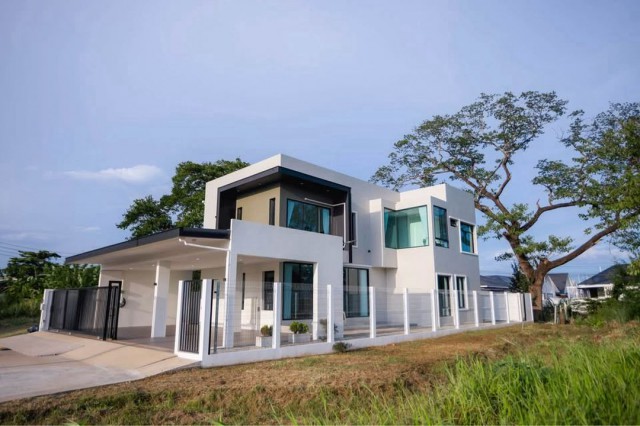 โซนแม่เหียะ #วังตาล ขายเพียง 8.5 ล้าน บ้านเดี่ยว 2 ชั้น #วิวภูเขา #หลังบ้านติดน้ำ บรรยากาศสงบเป็นส่วนตัว บ้านคุณภาพ สร้างเพื่ออยู่จริง ไม่ใช่บ้านสร้างขาย ทำเลดี เดินทางเข้าเมืองสะดวก #น้ำไม่ท่วมฟังก์ชันครบ รองรับครอบครัวใหญ่ที่ดิน 100 ตารางวาพื้นที่ใช้สอย 353.50 ตร.ม.4 ห้องนอน4 ห้องน้ำ2 ห้องแต่งตัว1 ห้องครัว2 ห้องเก็บของ (ในบ้าน + นอกบ้าน)ที่จอดรถสูงสุด 5 คันจุดเด่นที่แ�