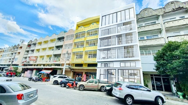 อาคาร โชว์รูม ให้เช่า 5.5ชั้น เปิดซิง!  4น้ำ 39,998 B-M.รพ.พระนั่งเกล้า 1.5กม. MRTไทรม้า 350ม. 4นอน 45ตร.วา. 885ตร.ม. 2คูหา รองรับการค้า สำนักงาน และพักอาศัย ในย่านรัตนาธิเบศร์ เมืองนนทบุรี ติดถนนหลัก เดินทางสะดวก เชื่อมต่อถนนหลายสายnear PhraNangklao Hospital 1.5km. 45sq.wa. 885sq.m. Never Using MRT Thaima 350m. 2Units 5.5story Showroom building for rent 4bed 4bath 39,998B-M suitable for commerce office and residential use in Rattanathibet area Nonthaburi located on the main road convenient transportation connecting to many roadsถนนรัตนาธิเบศร์ ตำบลไทรม้า อำเภอเมืองนนทบ�