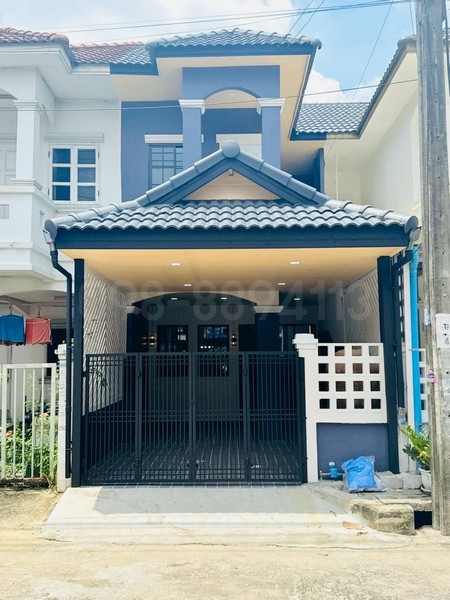 ทาวน์เฮ้าส์ 2 ชั้น หมู่บ้านศรีธราวรรณ รีโนเวทใหม่ ฟรีเฟอร์ฯ ครบชุด เข้าอยู่ได้ทันที ไม่ต้องแต่งเพิ่มขายใกล้ รถไฟฟ้าสายสีเขียว พหลโยธิน 54/1 แยก4-53 ราคาเพียง 2.25 ล้านบาท (2,250,000บาท)ฟรีโอน----------------------------------------รายละเอียด- ทาวน์โฮม 2 ชั้น 21 ตร.ว. - 3 นอน 2 น้ำ ห้องน้ำ 1 ครัว - บ้านหันหน้าไปทางทิศตะวันออก- รีโนเวทใหม่- ต่อเติมโรงจอดรถ และห้องครัว- ต่อเติมบิ้วอินชั้นวางทีวี- เปลี่ยนสุขภัณ