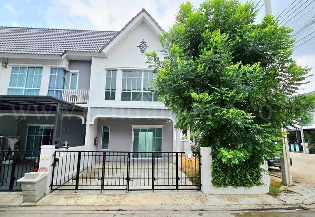 รหัสทรัพย์: N1253ทาวน์โฮม โมดิวิลล่า รังสิต คลอง 7 หลังมุม โครงการติดถนน รังสิต-นครนายก ถูกมากที่ตั้ง :&nbsp;ถนนรังสิต - นครนายก คลอง 7&nbsp;ตำบลลำผักกูด&nbsp;อำเภอธัญบุรี จังหวัดปทุมธานี 12110รายละเอียดทรัพย์-&nbsp;ทาวน์โฮม 2 ชั้น ขนาดพื้นที่ 29.9 ตารางวา พื้นที่ใช้สอย 140 ตารางเมตร-&nbsp;3 ห้องนอน, 2 ห้องน้ำ, 1 ห้องรับแขก, 1 ห้องครัว, 2 ที่จอดรถ- ปั้มน้ำ+แทงค์น้ำ 1 ชุด&nbsp;- สภาพมือ 1 พื้นที่เยอะ&nbsp;-&nbsp;หน้�