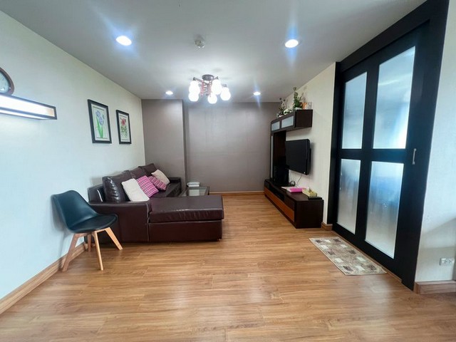 TEL : 092-288 9359 คุณดนิตาLine : https://line.me/ti/p/yxo92dHWP1รายละเอียด : ขนาด 1 ห้องนอน 1 ห้องน้ำพื้นที่ 50 ตร.ม. ชั้น 7 วิวทะเล เฟอร์นิเจอร์บิ้วอิน พร้อมอยู่เครื่องใช้ไฟฟ้าครบ พร้อมใช้งานสิ่งอำนวยความสะดวก : - สระว่ายน้ำ- ฟิตเนส- ระบบคีย์การ์ดเข้า-ออก- ที่จอดรถยนต์ / มอเตอร์ไซค์- รปภ. และระบบรักษาความปลอดภัย 24 ชม.สถานที่ใกล้เคียง : - Aeon Atara Mall เพียง 250 ม.- สวนสาธารณะเกาะลอย 250 ม.- รพ.พญาไทศรีราชา 400 ม.- รพ.สมิติเว�