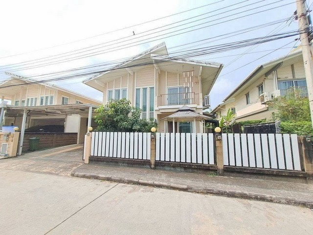 ขาย บ้านเดี่ยว 2 ชั้น 54 ตรว. 4 ห้องนอน พฤกษาปูริ ชานบัว บางนา กม.5 ฝั่งเดียวกับ Mega Bangna*** ราคาเช่า 35,000 บาท/เดือน*** ราคาขาย 6.9 ล้านบาทติดต่อ:: ชยา โทร/ID Line:: 0942823961Link Line:: https://line.me/ti/p/3xFA1An8Kcรหัส # T26-875บ้านเดี่ยว 2 ชั้น พื้นที่กว้าง ตกแต่งสวย พร้อมเฟอร์นิเจอร์และเครื่องใช้ไฟฟ้าครบ• พื้นที่กว้าง ตกแต่งสวย พร้อมเฟอร์นิเจอร์และเครื่องใช้ไฟฟ้าครบ• ที่ดิน 54 ตร.ว.• พื้นที่ใช้สอย 180 ตร.ม.• 4 ห้องนอน• 4 ห้อ�