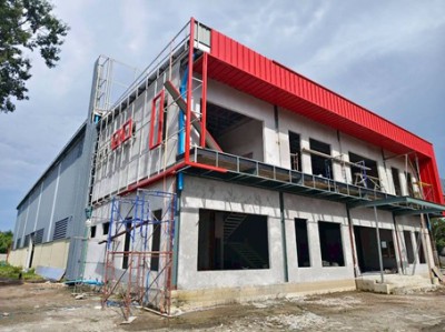 #ขายและให้เช่าโรงงานสร้างใหม่ใกล้นิคมเกตเวย์ฉะเชิงเทรา#ขายและให้เช่าโรงงานแปลงยาวฉะเชิงเทรา????️ผังม่วงลาย✴️บนเนื้อที่ดิน 4 ไร่ (สามารถขยายพื้นที่เพิ่มได้)✴️พื้นที่ใช้สอยรวม 3100 ตรม.????ใกล้นิคมเกตเวย์ซิตี้ฉะเชิงเทรา????รายละเอียด????????พื้นที่ใช้สอยรวม 3,100 ตรม.????โรงงานพื้นที่ใช้สอย 2,600 ตรม.แบ่งเป็น    ▪️พื้นที่ใช้สอยโรงงาน 2,200 ตารางเมตร    ▪️พื้นที่ออฟฟิศสำนักงาน 2 ชั้
