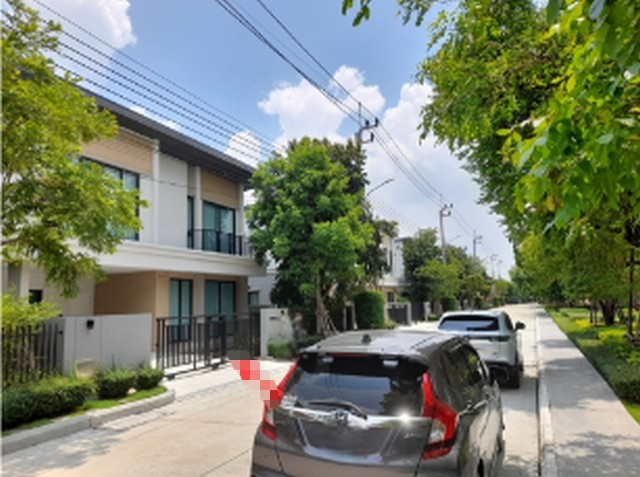 ขาย บ้านเดี่ยว โครงการเวนิว ไอดี รามอินทรา มีนบุรี   ถนนนิมิตใหม่ แขวงมีนบุรี เขตมีนบุรี กรุงเทพมหานคร  ราคา  8,800,000   บาท    รายละเอียดทรัพย์ -  เนื้อที่ 51.10 ตารางวา  พื้นที่ใช้สอย 181 ตารางเมตร -  3 ห้องนอน 3 ห้องน้ำ  -  2 ที่จอดรถ  -  บ้านหันไปทางทิศ  พิกัดทรัพย์ : https://maps.app.goo.gl/avCY8GfYLwJmM7op8  สถานที่ใกล้เคียง   - เมกาโฮม มีนบุรี - โลตัส มีนบุรี - ตลาดมีนบุรี - โรงเรียนอินเตอร์คิดส์ นิมิตใหม่  รหัสท�