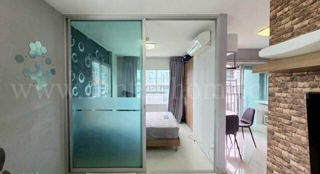 รหัสทรัพย์ 7316คอนโด แอสปาย ลาดพร้าว 113 ห้องมุม ส่วนตัวไม่มีคนเดินผ่าน ทำเลดี เฟอร์ครบ ราคาถูกที่ตั้ง : ถนนลาดพร้าว แขวงคลองจั่น เขตบางกะปิ กรุงเทพมหานคร 10240รายละเอียดทรัพย์- พัฒนาโครงการโดย บริษัท เอพี (ไทยแลนด์) จำกัด (มหาชน)- คอนโด Low Rise 8 ชั้น 1 อาคาร อยู่ชั้นที่ 4 เนื้อที่ 28.35 ตารางเมตร- 1 ห้องนอน, 1 ห้องน้ำ, 1 ห้องนั่งเล่น, 1 โซนครัว พร้อมเคาท์เตอร์ครัว, 1 ที่จอดรถ, มีระเบียง- �