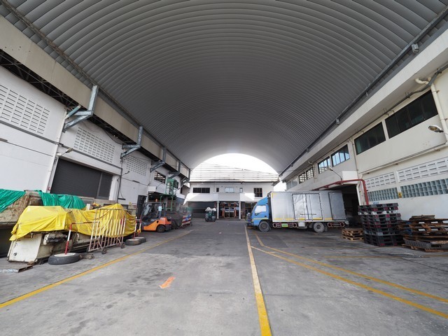 APJ0074ขายโรงงาน ผลิตพลาสติก พร้อมทีดิน พื้นที่สีม่วง เนื้อที่ 4ไร่  355.1 ตรว. พร้อมดำเนินกิจการ ในสมุทรปราการ พระประแดง ซอยสุขสวัสดิ 78เนื้อที่ทั้งหมด 4 ไร่ 355.1 ตรว. (พื้นที่อาคารและที่ดินเปล่า)มีอาคารรวมทั้งหมด 3 อาคาร พื้นที่ใช้สอยของอาคารทั้งหมด 6,804.4 ตรม. 20 ห้องนอน · 10 ห้องน้ำราคาขาย 69,500,000 บาท เทศบาลเมืองลัดหลวง ตําบลบางจาก อำเภอพระประแดง สมุทรปราการคำอธิบาย- เนื้อที่ขา�