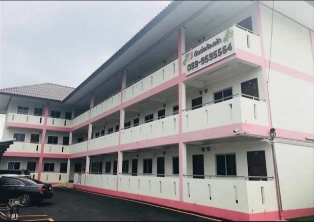 ขายหอพัก 3ชั้น 32 ห้องเนื้อที่200ตรวทางเข้าหมู่บ้านบัวทอง4 ถนนบ้านกล้วยไทรน้อย จ. นนทบุรี*ผู้เช่าเต็มทุกห้อง*ราคา19.5 ล้าน- ห้องพักรายเดือน 31ห้อง- ผู้เช่า 100%- ทำเลใกล้โรงเรียน เซเว่น ซีเจ DIY- ปรับปรุงใหม่ มีแบบห้องแอร์ เฟอร์ครบ- กล้องวงจรปิด ทั่วพื้นที่ ปลอดภัยแน่นอน- มี Wifi ประตูรั้วมีการ์ดเข้าออก- ที่จอดรถมอเตอร์ไซต์ รถยนต์ ในอาคาร พร้อมกล้องวงจรปิด- เครื่องซักผ้า หย�