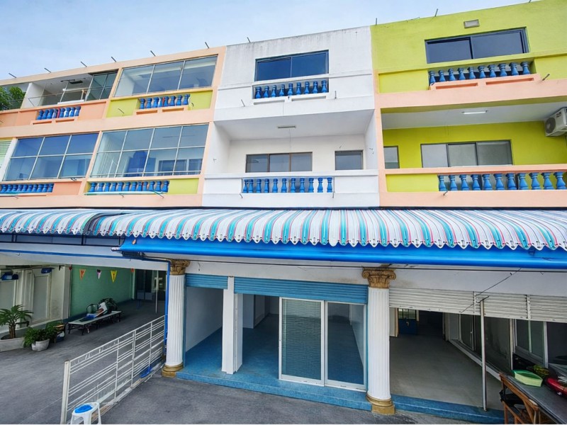 สะพานข้ามแม่น้ำแคว แม่กลอง อาคารพาณิชย์ 3 ชั้นกาญจนบุรี บ้านใต้ 4 นอน 3 น้ำ 24ตร.ว. 288ตร.ม.1 จอดรถ ใกล้ตลาดชุกโดน 300 ม.ทำเลใจกลางเมือง เหมาะสำหรับอยู่อาศัย สำนักงาน ร้านค้า คาเฟ่ คลินิก และธุรกิจ ให้เช่า 5,999 B-M. ใกล้รพ.ธนกาญจน์ 700 ม. สถานที่ราชการ  ศาลหลักเมือง และแหล่งท่องเที่ยว  เดินทางสะดวก เชื่อมต่อถนนสายหลักของเมืองกาญจนบุรี Kanchanaburi BanTai RiverKwai Bridge MaeKlong. 3-story commercial building 4bed 3bath 24sq.wa. 288sq.m. usable area an