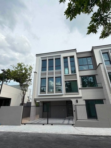 รหัสC7206 ให้เช่าบ้านใหม่ 3ชั้น โครงการบ้านกลางเมือง คลาสเซ่ รัชโยธินราคาเช่า 130,000 บาท/เดือน (ประกัน2 ล่วงหน้า1)สนใจนัดชมสถานที่หรือสอบถามข้อมูลเพิ่มเติมโทร : 095-823 9789 คิทLine id : candy.456Line Add Friend : https://line.me/ti/p/rHhjrvhm_zโทร : 091-782 8924 ต้นLine : seng.456Line Add Friend : https://line.me/ti/p/iHsUxP2IlTบ้านใหม่  3ชั้น Baan Klang Mueng CLASSE Ratchayothin บ้านกลางเมือง คลาสเซ่ รัชโยธินเนื้อที่ 41.6 ตารางวา  พื้นที่ใช้สอย 228 ตารางเมตร3 ห้องนอน 4 ห้องน้ำ 1 ห้องอเนกประสงค์ท�