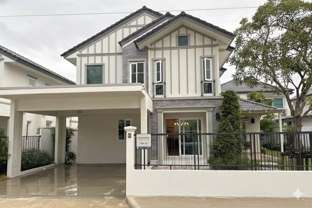 รหัสC7205 ให้เช่าบ้านเดี่ยว 2ชั้น หมู่บ้าน Villaggio 3 ศรีนครินทร์-บางนา บ้านตกแต่งสวยพร้อมอยู่ราคาเช่า 80,000 บาท/เดือน สนใจนัดชมสถานที่หรือสอบถามข้อมูลเพิ่มเติมโทร : 095-823 9789 คิทLine id : candy.456Line Add Friend : https://line.me/ti/p/rHhjrvhm_zโทร : 091-782 8924 ต้นLine : seng.456Line Add Friend : https://line.me/ti/p/iHsUxP2IlTบ้านเดี่ยว 2ชั้น หมู่บ้าน Villaggio 3 ศรีนครินทร์-บางนา บ้านตกแต่งสวยพร้อมอยู่เนื้อที่ 66 ตารางวา  พื้นที่ใช้สอย 165 ตารางเมตร4 ห้องนอน (มีเตียงและเฟ�
