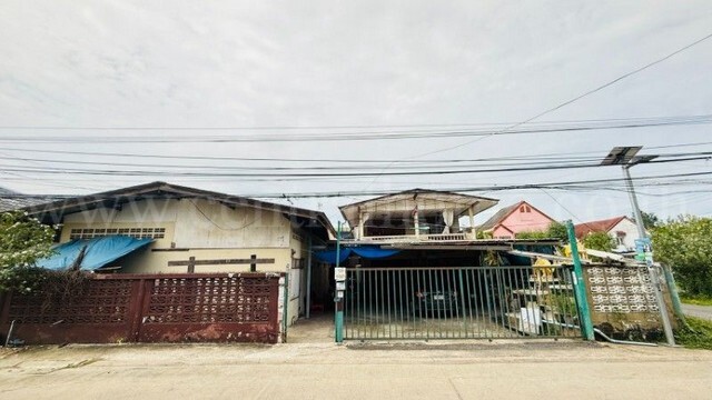 รหัสทรัพย์&nbsp; : 7065&nbsp;บ้านเดี่ยว 133 ตร.วา&nbsp;ท่าข้าม 20 พระราม 2 ใกล้ เซ็นทรัลพระราม 2ที่ตั้ง :&nbsp;ซอยท่าข้าม 20 แขวงแสมดำ&nbsp;เขตบางขุนเทียน กรุงเทพมหานคร 10150รายละเอียดทรัพย์- บ้านเดี่ยว&nbsp;2 ชั้น เนื้อที่ 133 ตารางวา&nbsp;พื้นที่ใช้สอย&nbsp;250 ตารางเมตร- 3 ห้องนอน, 2&nbsp;ห้องน้ำ, 2 ที่จอดรถ (ชั้นบน 2ห้องนอน ชั้นล่าง 1 ห้องนอน ห้องน้ำอยู่ในบ้าน 1 ห้อง นอกบ้าน 1 ห้อง )- หน้าที่ดินกว้าง 20 เมตร&nbsp;ยาว 25 เมตร- 