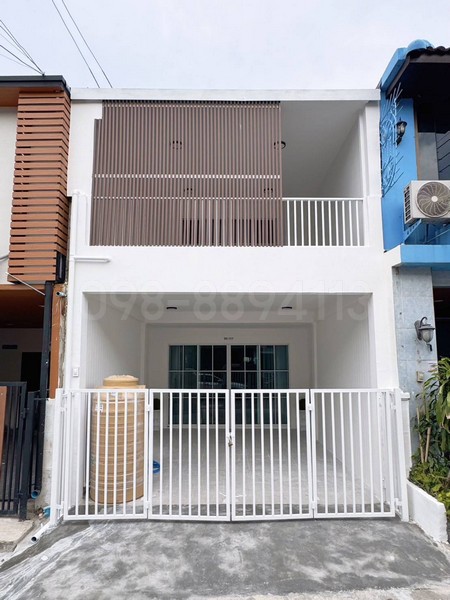 ทาวน์เฮ้าส์ 2 ชั้น หมู่บ้านร่มทิพย์ หทัยราษฎร์ 33 ต้นซอยมีเทอเรสหลังบ้านไม่ติดใคร สไตล์มินิมอลราคาเพียง 2.15 ล้านบาท (2,150,000บาท)รวมโอน ไม่รวมจำนอง----------------------------------------รายละเอียด- ทาวน์โฮม 2 ชั้น 16 ตารางวา- 2 ห้องนอน 2 ห้องน้ำ- จอดรถในบ้านได้ 1 คัน- ปูพื้นด้วย SPC เกรดดีทั้งหลัง- หลังบ้านไม่ติดใคร- ลงถังบำบัดใหม่- ชุดเฟอร์ห้องรับแขก- เตาและเครื่องดูดควัน- ม่านติดตั้งทั้งหลัง- ปั้มแ
