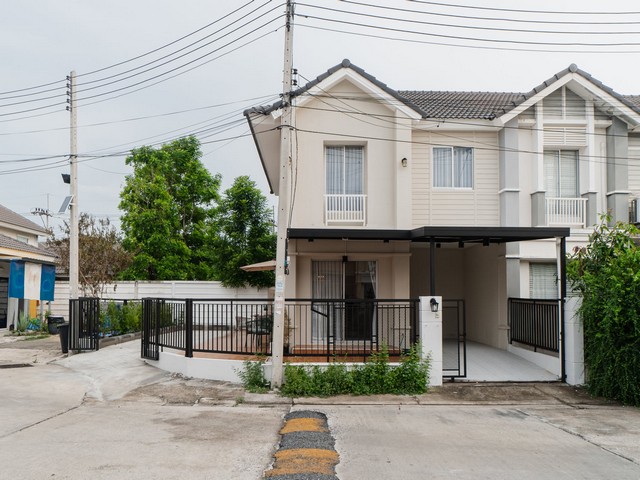 ให้เช่าทาวน์โฮม 2 ชั้น หลังมุม 35 ตรว. โครงการ พฤกษาวิลล์ 46/2 รังสิต – คลอง 3 ใกล้ฟิวเจอร์พาร์ค รังสิต, Big C คลอง3*** ราคาเช่า 22,000 บาท/เดือน ติดต่อ:: ชยา โทร/ID Line:: 0942823961   Link Line:: https://line.me/ti/p/3xFA1An8Kcรหัส#  T26-886ทาวน์โฮม 2 ชั้น หลังมุม พฤกษาวิลล์ 46/2 รังสิต – คลอง 3 ใกล้ฟิวเจอร์พาร์ค รังสิต, Big C คลอง3• หลังมุม อารมณ์บ้านแฝด• เนื้อที่ 35 ตรว. • 3 ห้องนอน • 2 ห้องน้ำ• จอดรถในบ้านได้ 3 คัน หน้าบ้าน 1-2 คัน• บ้าน รีโนเวท