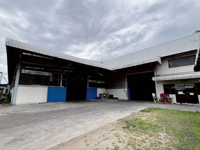 ขายโรงงานผลิต Racking ชั้นวางสินค้า พร้อมเครื่องจักร และใบอนุญาต รง.4 ครบ อ.บ้านบึง จ.ชลบุรีราคาขายเพียง 75 ล้านบาท เท่านั้นเนื้อที่ 6 ไร่ 1 งาน 36 ตร.ว.พื้นที่ใช้สอยรวม 3,500 ตร.ม.อาคารโรงงาน 2 อาคารใบอนุญาต รง.4 ถูกต้องเครื่องจักรผลิตชั้นวางสินค้า (Racking) พร้อมใช้งานโครงสร้างแข็งแรง รองรับการผลิตอุตสาหกรรมถนนเข้าออกสะดวก รองรับรถขนส่งขนาดใหญ่เหมาะสำหรับ- ผู้ผลิตชั้นวางสิน