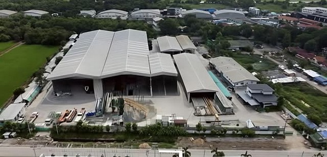 ให้เช่าโรงงาน คลังสินค้า พื้นที่รวมประมาณ 17 ไร่ ลำลูกกา คลอง 9 ปทุมธานีราคาค่าเช่าอาคาร รวมที่ดิน เดือนละ 1,500,000.- บาท/เดือน- สัญญาขั้นต่ำ 3 ปี - ค่าประกัน 2เดือน+ประกัน อัคคีภัย - ค่าเช่าล่วงหน้า 1เดือนพื้นที่สีม่วง มีใบอนุญาต รง. 4เดินทางเข้าได้ทั้งสองฝั่ง ถนนรังสิต - นครนายก และถนนลำลูกกา ใกล้มอเตอร์เวย์ ลำลูกกาขนาดอาคาร1.เรือนรับรอง 192 ตารางเมตร (12*162.อาคารสำนักงาน 450 ต�