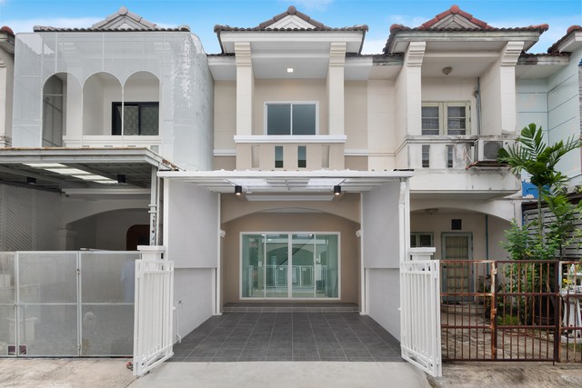 ทาวน์โฮม 2 ชั้น ขนาด 25 ตร.ว.หมู่บ้าน พุทธชาด บางบัวทอง (ซอยเถ้าแก่น้อย) ใกล้สี่แยกบางพลู ต่อเติมครัวพร้อมลงเข็ม รีโนเวทใหม่ทั้งหลัง มีพื้นที่สวนหลังบ้านดูทำเลที่ตั้งโครงการ:https://maps.app.goo.gl/pwKXUf7tocTB9siT6พื้นที่ : 25 ตร.ว.พื้นที่ใช้สอย : 135 ตร.ม.2 ห้องนอน 2 ห้องน้ำที่จอดรถ 1 คันบ้านเลขที่ 90/363 ซอย 2_______________________________ราคาพิเศษที่สุดในโครงการ!เพียง 1,950,000 บาทผ่อนเริ่มต้นเพียง 8,812 บาท/เดือน (30 ปี)กู้ร่�