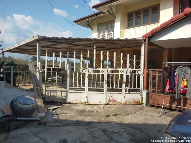 ขาย บ้านเดี่ยว/ทาวน์เฮ้าส์/คอนโด หมู่บ้าน พฤกษา 7  ถนน/ซอย ตำบลลำลูกกา อำเภอลำลูกกา จังหวัดปทุมธานี  ราคา  1,400,000     บาท  (ราคาต่อรองได้)  รายละเอียดทรัพย์ -  เนื้อที่ 33.60 ตรว.  พื้นที่ใช้สอย 72.0 ตรม. -  3 ห้องนอน 2 ห้องน้ำ  -  1 ที่จอดรถ  -  บ้านหันไปทางทิศ ตะวันตกเฉียงใต้  พิกัดทรัพย์ : https://maps.app.goo.gl/Ud3gzoic7Y4Wiuk19  สถานที่ใกล้เคียง  - โลตัส รังสิต คลอง 7- วัดอัยยิการาม- สำนักงานเทศบาล ตำบลธัญบุรี- วัดน�
