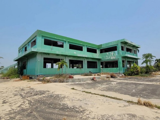   ขาย บ้านเดี่ยว/ทาวน์เฮ้าส์/คอนโด โรงงาน สามโคก  ถนน กาญจนาภิเษก (ทล.9) ตำบล คลองควาย อำเภอ สามโคก จังหวัด ปทุมธานี  ราคา   80,470,000    บาท  (ราคาต่อรองได้)  รายละเอียดทรัพย์ -  เนื้อที่ 3,894.00 ตร.ว.  พื้นที่ใช้สอย 7,459.00 ตร.ม.  พิกัดทรัพย์ : https://maps.app.goo.gl/MeJKeocW5ssj2TGb8  สถานที่ใกล้เคียง   -ตลาดโรงเกลือ 2.50 กม. -ตลาดอิงน้ำสามโคก 3.90 กม. -แม็คโคร ปทุมธานี 8.50 กม. -โลตัส ปทุมธานี 9.40 กม.  รหัสทรัพย์ (Code ID)  : PTT-26-13349   สอบถามเพิ�