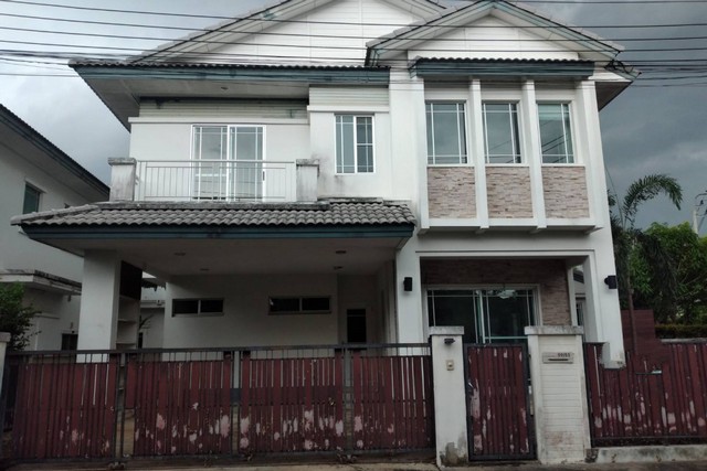   ขาย บ้านเดี่ยว/ทาวน์เฮ้าส์/คอนโด โครงการมัณฑนา แจ้งวัฒนะ-ราชพฤกษ์  ถนนชัยพฤกษ์ ตำบลบางพลับ อำเภอปากเกร็ด จังหวัดนนทบุรี  ราคา   7,550,000    บาท    รายละเอียดทรัพย์ -  เนื้อที่ 73.6 ตรว.  พื้นที่ใช้สอย 197 ตรม. -  3 ห้องนอน 2 ห้องน้ำ  -  1 ที่จอดรถ  -  บ้านหันไปทางทิศ ตะวันออกเฉียงเหนือ  พิกัดทรัพย์ : https://maps.app.goo.gl/tJFduYqcAnErci5n6  สถานที่ใกล้เคียง  - โรงเรียนอัมพรไพศาล- โรงพยาบาลกรุงไทย- บิ๊กซี เอ็กซ์ตร้