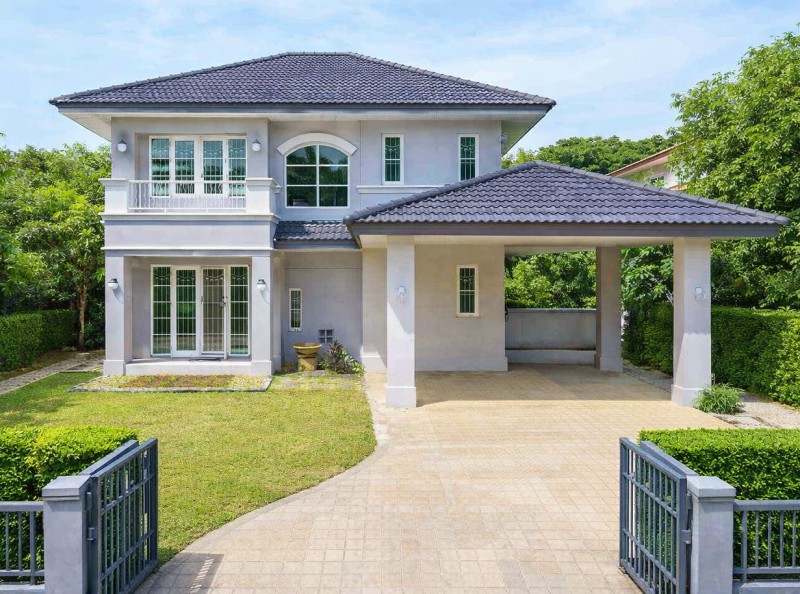พร้อมแอร์ 24,998-29,999 B-M.200 ตร.ม.MRT วัชรพล 900 ม.วัชรพล-รามอินทรา 72 ตร.ว.รร.นานาชาติ และแหล่งช้อปปิ้ง บรรยากาศสงบ เป็นส่วนตัว เหมาะสำหรับอยู่อาศัย 3 นอน 3 น้ำ เดินทางสะดวก ใกล้ทางด่วนฉลองรัช 900 ม.และรถไฟ้า เพลินนารี่มอลล์ บ้านเดี่ยวขนาดใหญ่ สภาพดี ทำเลศักยภาพ ตลาดวงศกร Plearnary Mall, Wongsakorn Market near MRT Watcharapol 900 m. in a prime Watcharapol Ramintra locationLarge well-maintained detached house  international schools and shopping centers Quiet private atmosphere ideal for living 3 bed 3 bath with air conditioning Rent 24998–29999 THB/month Convenient tra
