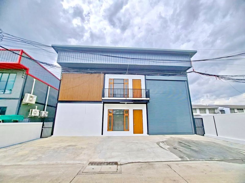 โกดังพร้อมออฟฟิศ 2 ชั้น ให้เช่า 2 ห้องน้ำ พื้นที่โกดัง 250 ตร.ม. พื้นที่ออฟฟิศ 80 ตร.ม.ใกล้วัดกลางคลองสี่ 900 ม.ไฟฟ้า 3 เฟส พร้อมที่จอดรถ 47,499 B-M.เหมาะสำหรับคลังสินค้า โรงงาน และศูนย์กระจายสินค้า รังสิตคลอง4  สนามกอล์ฟธัญญะ  ใกล้ตลาดเอซี ไสวประชาราษฎร์ 33 900 ม.โรงพยาบาล สถานศึกษา เดินทางสะดวก ใกล้มอเตอร์เวย์Rangsit Klong4 Thanya Golf Course Two-story warehouse with office for rent 2 bath 250 sq.m. warehouse 80 sq.m. office Near Wat Klang Khlong Si 900 m. 3-phase electricity parking available Sui