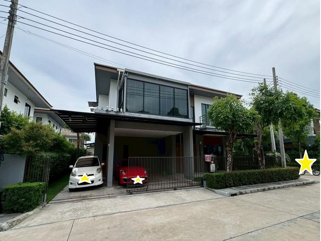 ให้เช่าบ้านเดี่ยว 2 ชั้นแปลงมุม 64 ตรว. 4 ห้องนอน บ้านลุมพินี สวนหลวง ถนนเฉลิมพระเกียรติ ร.9  *** ราคาเช่า 100,000 บาท/เดือน  ติดต่อ::  ชยา โทร/ID Line:: 0942823961   Link Line:: https://line.me/ti/p/3xFA1An8Kcรหัส # T26-968บ้านเดี่ยว 2 ชั้น บ้านลุมพินี สวนหลวง ร.9 ถนนเฉลิมพระเกียรติ ร.9 ซอย 40-1• ที่ดิน 64 ตร.ว.• พื้นที่ใช้สอย 300 ตร.ม.• 4 ห้องนอน (มีห้องน้ำในตัวทุกห้อง) • 5 ห้องน้ำ• 4 ที่จอดรถ สถานที่สำคัญใกล้เคียง• สวนหลวง ร.9 – 3 นาที• ICS Internatio