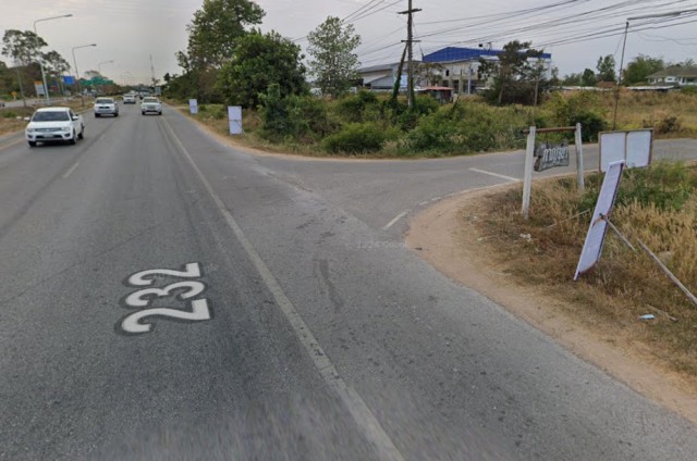 ##ที่ดินเปล่า 138 ตรว. ใจกลางเมือง ใกล้โรบินสัน อ.เมือง จ.ร้อยเอ็ดโซน : อ.เมือง  จ.ร้อยเอ็ด ที่ตั้ง :  ต.รอบเมือง  อ.เมืองร้อยเอ็ด  จ.ร้อยเอ็ด   45000ลักษณะโดยทั่วไป- ที่ดินแปลงสวย ใกล้โรบินสัน ร้อยเอ็ด- เนื้อที่  138 ตรว., ถมดินแล้ว- หน้ากว้างติดถนน 15 เมตร  ลึก 38 เมตร- ระบบสาธารณูปโภค ไฟฟ้า ประปา พร้อม ใกล้หมู่บ้านจัดสรร- บรรยากาศบ้านสวนในเมือง - การคมนาคมสะดวก เข้า-ออกง่าย เดินทางส