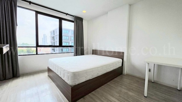 รหัสทรัพย์ 7041คอนโด แอทโมซ ลาดพร้าว 71 ห้องใหม่มาก แต่งครบ เครื่องใช้ไฟฟ้าจัดเต็ม พร้อมเข้าอยู่ที่ตั้ง :&nbsp;ซอยลาดพร้าว 71 ถนนนาคนิวาส แขวงสะพานสอง เขตลาดพร้าว กรุงเทพมหานคร 10230รายละเอียดทรัพย์- คอนโด Low Rise 8 ชั้น ห้องอยู่ชั้น 6 อาคาร B เนื้อที่ 34.07 ตารางเมตร&nbsp;ห้องใหม่มาก- 1 ห้องนอน, 1 ห้องน้ำ, 1 ห้องนั่งเล่น, 1 ห้องครัวแยก พร้อมเคาน์เตอร์ครัว เตาไฟฟ้า และเครื่องดูดควัน&nbsp;-&nbsp;แ�