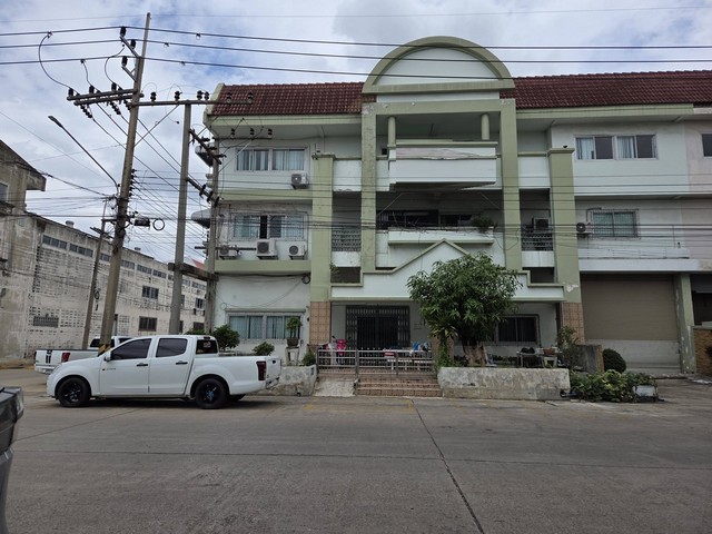 RK01025 ให้เช่าโรงงานพร้อมออฟฟิศ 3 ชั้น  980 ตารางเมตร โครงการ Factory Land 1 พุทธมณฑลสาย 5 โรงงาน โกดัง ออฟฟิต  พุทธมณฑลสาย5ที่อยู่: 66 ถ. พุทธมณฑลสาย 5 ตำบล ไร่ขิง อำเภอสามพราน นครปฐม 73210ที่ดิน 260 ตารางวา 980 ตรม. แบ่งเป้น ตัวโรงงาน 720 ตร.ม.รับน้ำหนัก กว่า 2 ตัน/ ตารางเมตรออฟฟิศ 3 ชั้น (คสล.) 510 ตร.ม.ไฟฟ้า 3 เฟส (100 Amp)ขาย 18,000,000 บาท ค่าโอนคนละครึ่งเช่า  90,000 บาท / เดือน (สัญญา 3 ปี)Factory, Warehouse, and Office – Phutthamonthon Sai 5Address: 66 Phutthamonthon Sai 5