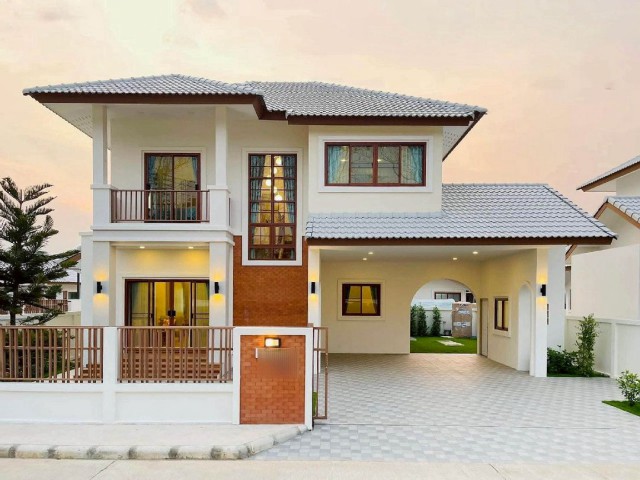 ให้เช่า 30,000 บาท/เดือน ขาย 5.5 ล้าน #โซนแม่ริม บ้านเดี่ยว 2 ชั้น บ้านสภาพสวย #เฟอร์นิเจอร์ครบ พร้อมเข้าอยู่ #ใกล้วงแหวนรอบ2 และแยกทางลอดดอนแก้ว เดินทางสะดวกรายละเอียดบ้านที่ดิน 63 ตารางวาพื้นที่ใช้สอย 204 ตารางเมตร4 ห้องนอน3 ห้องน้ำจอดรถได้ 2 คันสิ่งอำนวยความสะดวกภายในบ้านเครื่องปรับอากาศ 6 เครื่อง (ติดตั้งครบทุกห้อง ยกเว้นห้องน้ำ)กล้องวงจรปิด (CCTV) 8 ตัวเครื่องทำน้ำอุ่�
