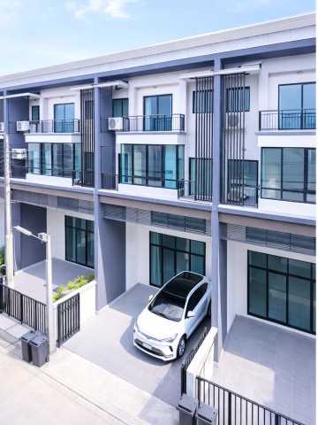 ARLบ้านทับช้าง 1.6กม. Nirvana PORCH กรุงเทพกรีฑา ทาวน์เฮ้าส์ 3.5 ชั้น ให้เช่า 3นอน 4น้ำ ใกล้  แยกทับช้าง 1.1 กม.พร้อมที่จอดรถ ทำเลพระราม 9 ศรีนครินทร์ เดินทางสะดวก เหมาะสำหรับอยู่อาศัย หรือโฮมออฟฟิศ รายล้อมด้วยตลาด รพ. สถานศึกษา และศูนย์การค้าครบครัน ราคาเช่า 24,999 บาท/เดือนARL BanThapChang 1.6km. Nirvana PORCH Krungthep Kreetha 3.5-story townhouse for rent 3bed 4bath  and Thap Chang Intersection 1.1 km. Includes parking. Located in the Rama 9 Srinakarin area with convenient transportation. Suitable for residential use or home office. Surrounded by markets hospitals scho