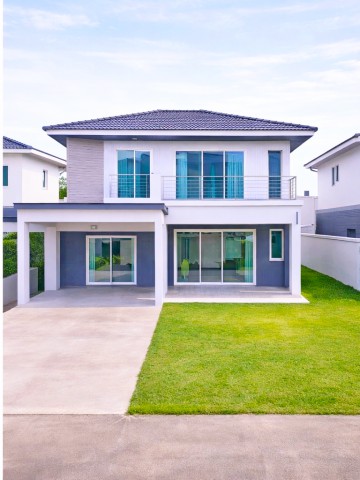 บ้านเดี่ยว 2 ชั้น ให้เช่า 3 นอน 3 น้ำ ขนาด 87 ตร.ว. พื้นที่ใช้สอย 340 ตร.ม.เดินทางสะดวก ใกล้ม.ทองสุข 2.2 กม. เหมาะสำหรับอยู่อาศัย พร้อมสิ่งอำนวยความสะดวกครบครัน ใกล้ตลาดบางคูลัด 3.1 กม.รถไฟฟ้าMRT  และศูนย์การค้าชั้นนำ เชื่อมมอเตอร์เวย์ M81 บางใหญ่-กาญจนบุรี ทางด่วนศรีรัช-วงแหวน ค่าเช่า 19,999 บาท/เดือนTwo-story detached house for rent 3 bed 3 bath 87 sq.wa. 340 sq.m. usable area Conveniently located 2.2 km. from Thongsuk University Suitable for comfortable living with partial furnishings Close to Bang Koolad Market 3.1 k