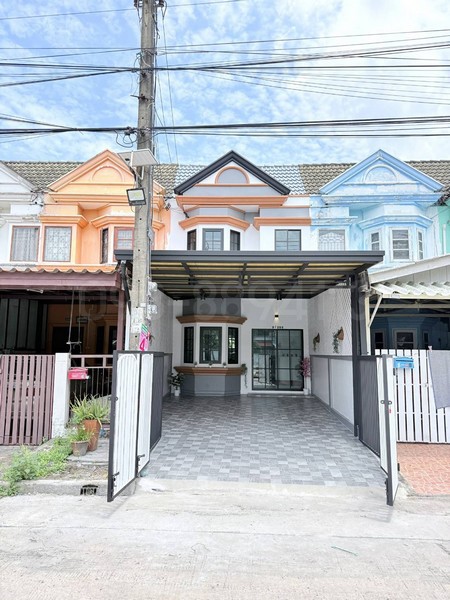 ทาวน์เฮ้าส์ 2 ชั้น หมู่บ้านทาวน์แอนด์คันทรี สังฆสันติสุข 16ราคาเพียง 2.19 ล้านบาท (2,5190,000บาท)----------------------------------------รายละเอียด- ทาวน์เฮ้าส์ 2 ชั้น เนื้อที่ 25.6 ตารางวา- 3 ห้องนอน 2 ห้องน้ำ 1 ห้องครัว- หลังบ้านโล่ง หน้ากว้าง 5 เมตร- ตั้งอยู่ตรงข้ามสนามเด็กเล่นสถานที่ใกล้เคียง- มหาวิทยาลัยมหานคร- สนามกีฬาบางกอกอารีนา- โรงพยาบาลหนองจอก- โลตัส บิ๊กซี แม็คโค ไทยวัสดุโลเคชั่น | https://maps.app.goo.gl/hcVNT56
